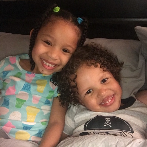 Meet your Posher, Danielle - Picture 2 of 2